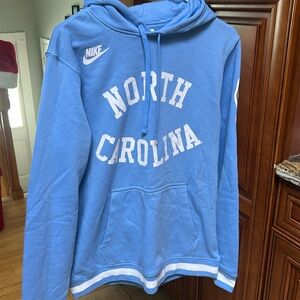 Nike Men’s  North Carolina hoodie size med